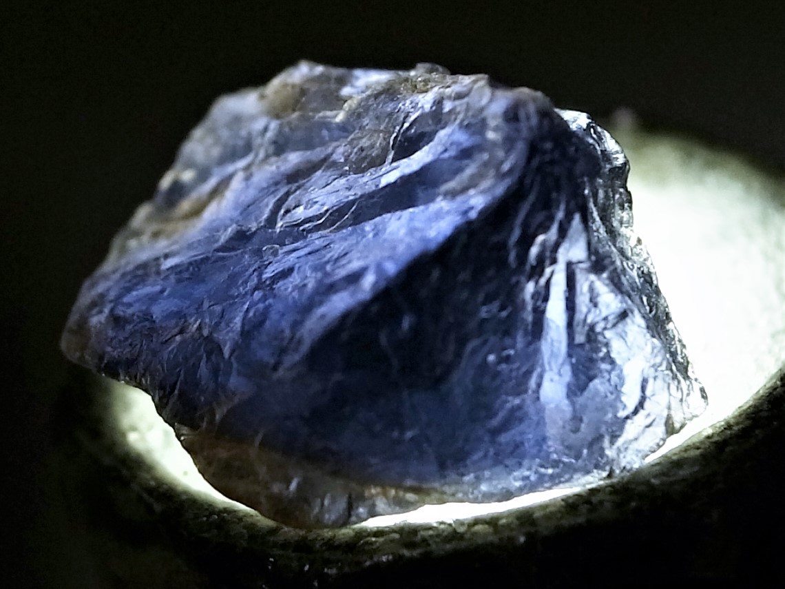 链状、环状硅酸盐类宝玉石材质反射率光谱特征分析