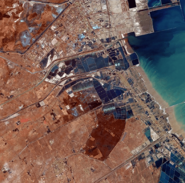 光谱成像技术在海域目标探测中的应用